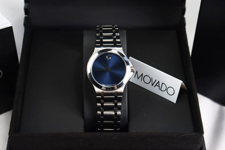 Đồng Hồ Nữ : Movado mặt xanh Naxy dây thép – Size 28mm Fullbox…