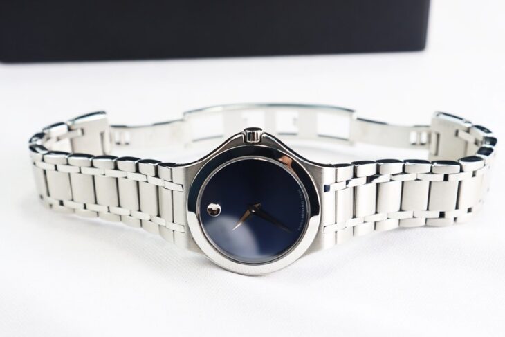 Đồng Hồ Nữ : Movado mặt xanh Naxy dây thép – Size 28mm Fullbox…