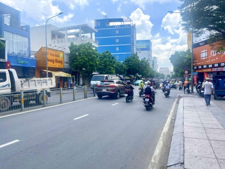 Bán nhà MTKD VIP Lũy Bán Bích 4 tầng T.máy 100m2(4×25) 8PN TN 37tr KD đỉnh chỉ 21.5 tỷ.