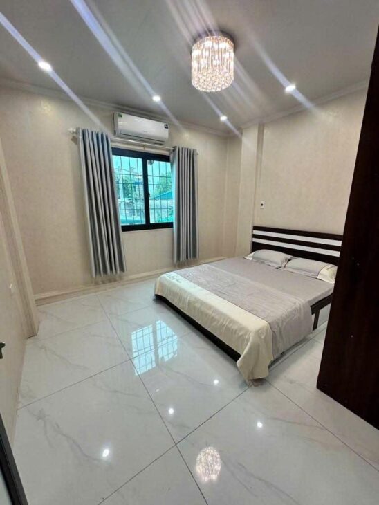 – Hơn 7đ có ngay nhà đẹp Trương Định, gần phố ngõ nông, di chuyển 30m ra mặt phố lớn Trương Định,