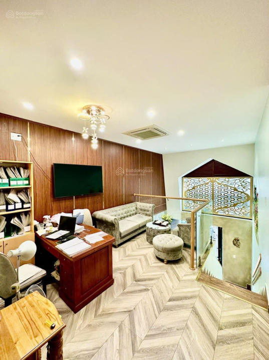 Nhà khu Vip Bờ Bao Tân Thắng đối diện Aeon Mall Tân Phú, xe hơi ngủ trong nhà, giá 8.8 tỷ