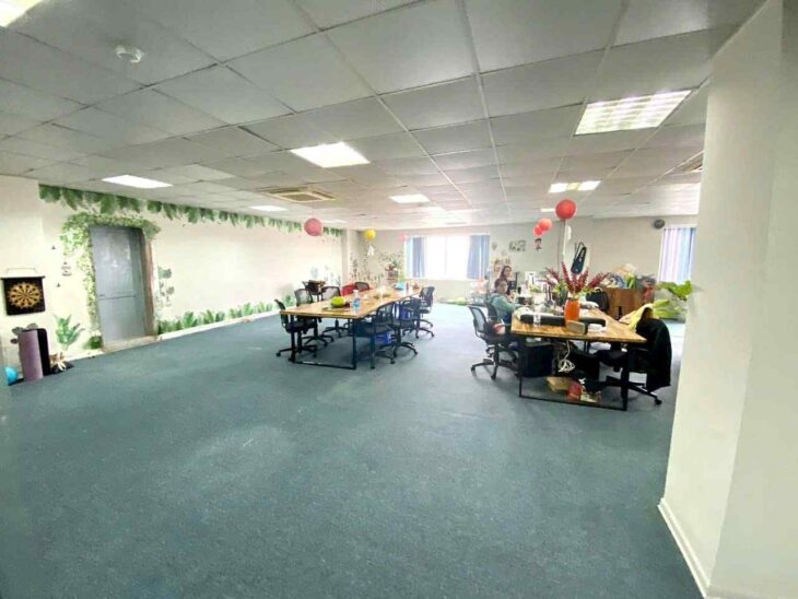 toà nhà thương mại Long Biên, 255m x 8tầng, mặt tiền 18m, dòng tiền 200tr/tháng