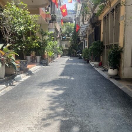 CHỈ 1 NHÀ RA MẶT PHỐ NGUYỄN VĂN CỪ – NHÀ 7 TẦNG THANG MÁY – FULL NỘI THẤT – GARA Ô TÔ 7 CHỖ!