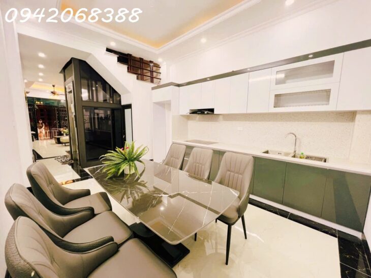 bán gấp nhà Phố Minh Khai, Mai Động, Hoàng Mai, DT 50m2, 5 tầng thang máy, full nội thất, vị trí