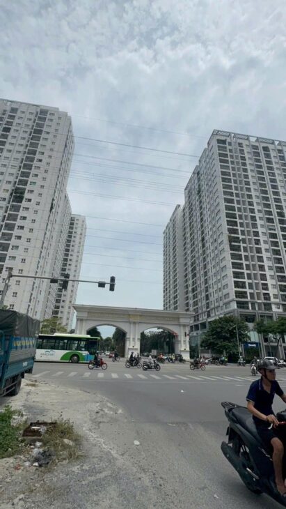 BÁN SÀN THƯƠNG MẠI – TÒA 103 KHU ĐÔ THỊ VĂN KHÊ – HAI BƯỚC CHÂN RA ĐƯỜNG TỐ HỮU _ TẦNG 1 –