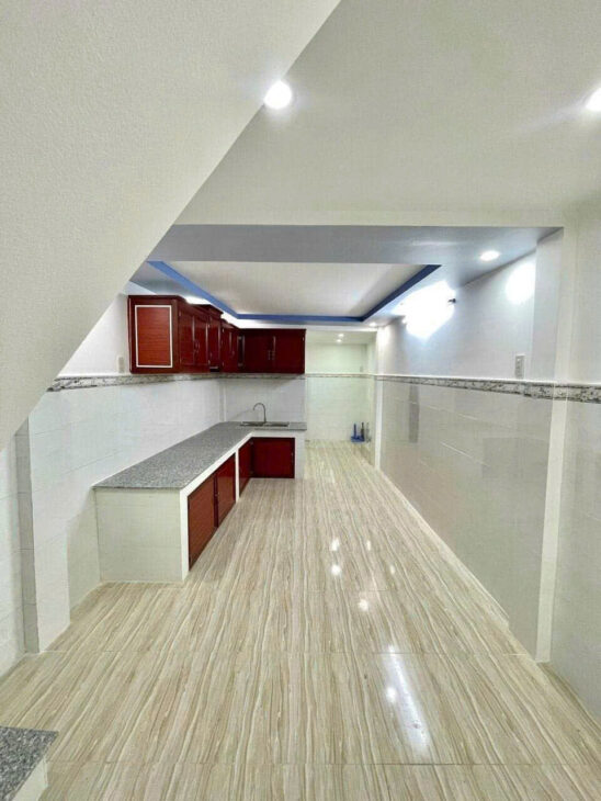 Nhà 5,5 triêụ 3 phòng ngủ gần chợ Trần Việt Châu