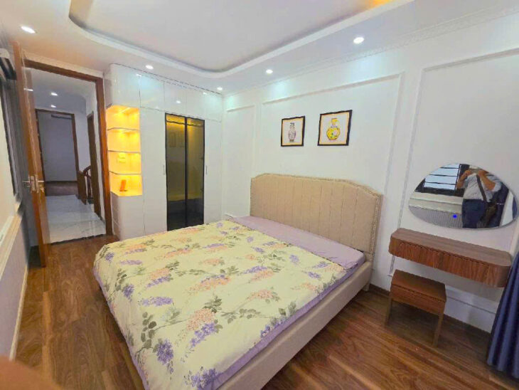 Nhà Đàm Quang Trung-Lô góc 3 mặt thoáng – nhiều phòng ngủ- gần phố chính-50m- nhỉnh 8ty