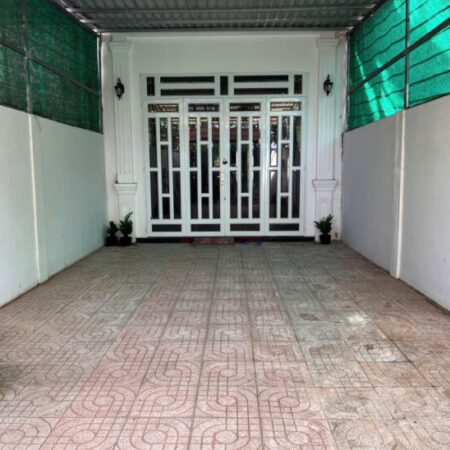 Nhà 7 triệu 2 phòng ngủ rộng 180m2 full nội thất sân đậu ô tô