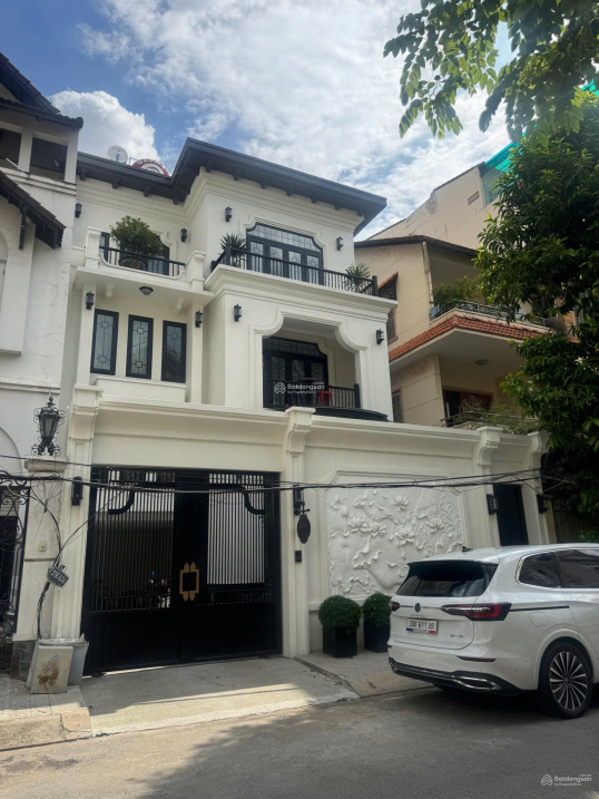 Bán nhà biệt thự sân vườn trung tâm phường Thảo Điền, Quận 2