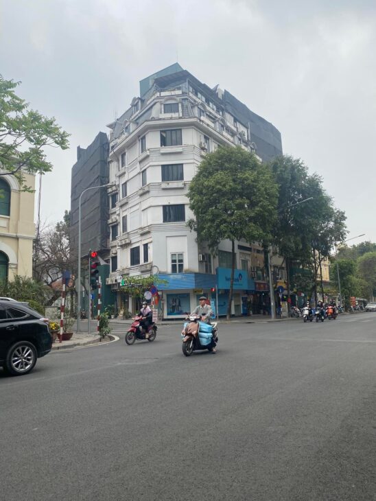 Mặt phố HK Thợ Nhuộm – Quang Trung 7 tầng 200m2 góc phố giá 130 tỷ dòng tiền 8.000$/tháng