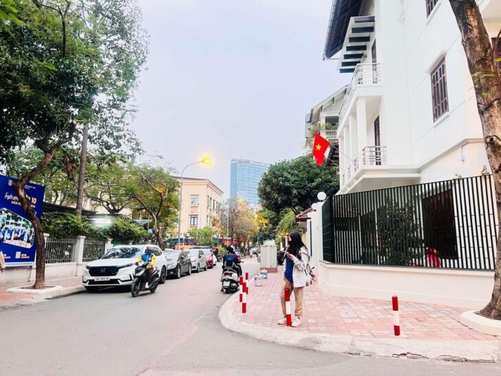 Bán biệt thự VIP phố Trường Chinh, lô góc, vỉa hè, gara, ô tô tránh, kinh doanh, an sinh tuyệt vời.