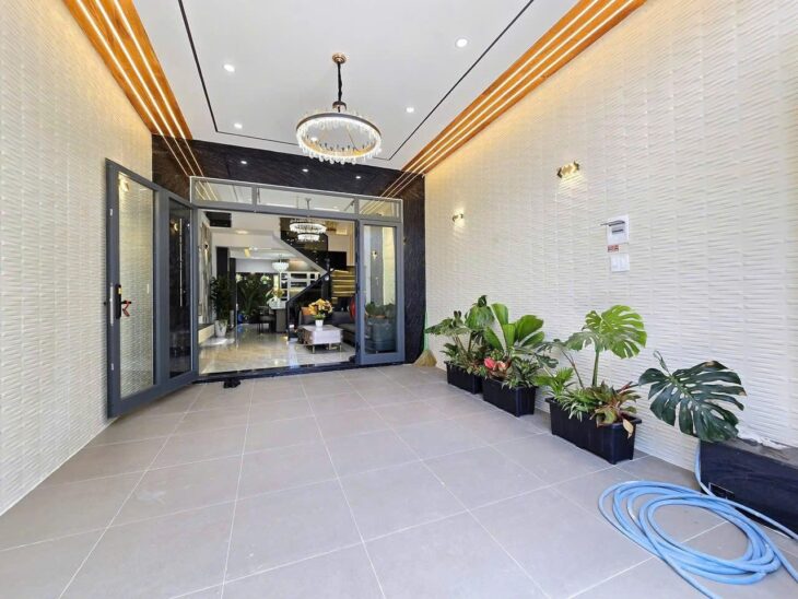 Hơn 12 tỷ – nhà đẹp gần phố Tô Vĩnh Diện p. Lô quân đội, 50m2, ôtô, 2 thoáng trước sau – ở sướng