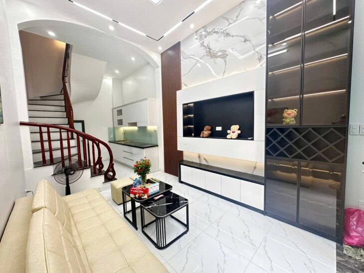 Hoàng Hoa Thám, Gần 30m2, 4T, MT 3.4m, Gía chit 6.48 tỷ !!!