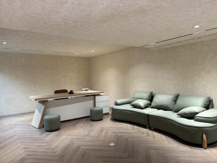 Mặt phố Đường Láng 120m² 5 tầng thang máy mặt tiền 5.1m giá 70 tỷ đường lớn VH đá bóng