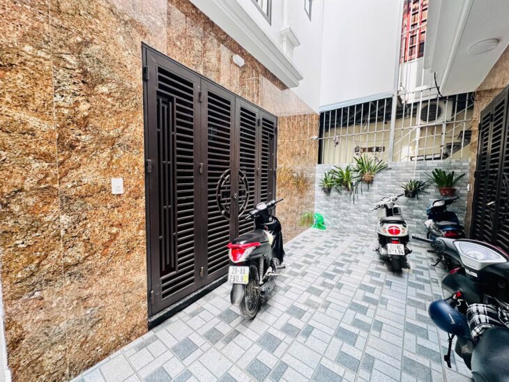 CỔ NHUẾ- 31M2 – MẶT TIỀN 5.5M – 5 TẦNG – 6.9 TỶ- OTO ĐỖ SÁT NHÀ- Ở NGAY !!!