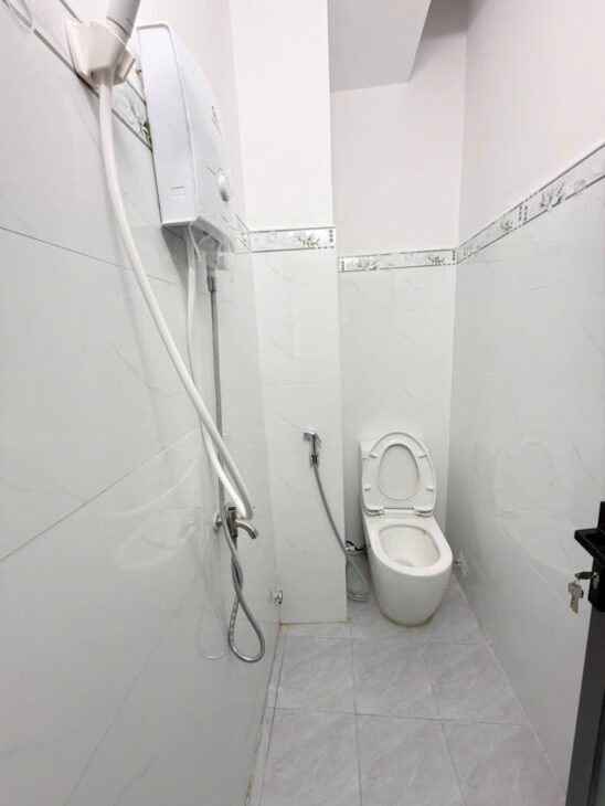 BÁN NHÀ MỚI 3 TẦNG MẶT TIỀN B5 KHU TÁI ĐỊNH CỬ PHƯỚC HẢI NHA TRANG
