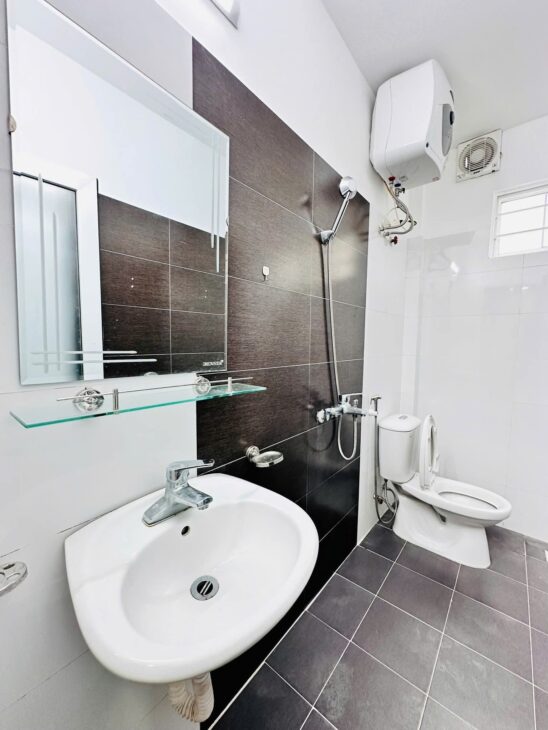 Trần Quốc Vượng, Cầu Giấy, 30m2, 5T, MT 3.5m, ChỈ 7.4 tỷ !!!