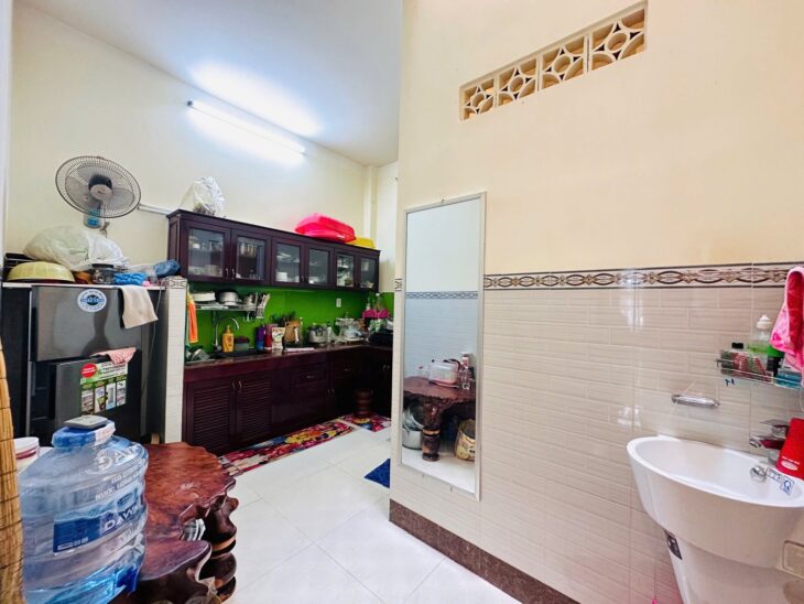 NHÀ MÊ MÁI THÁI HẺM 6M 320 TRẦN PHÚ! Diện tích : 4m x 17m Thổ cư full 100% Hướng chính Tây