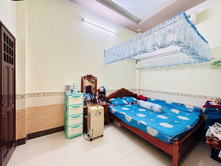 NHÀ MÊ MÁI THÁI HẺM 6M 320 TRẦN PHÚ! Diện tích : 4m x 17m Thổ cư full 100% Hướng chính Tây