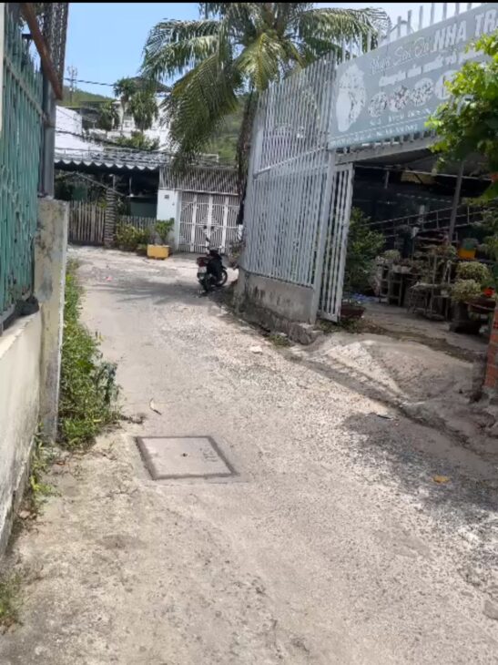 BÁN NHÀ CẤP 4 HẺM NGUYỄN KHUYẾN ĐƯỜNG Ô TÔ PHƯỜNG BẮC NHA TRANG GIÁ 2TY8