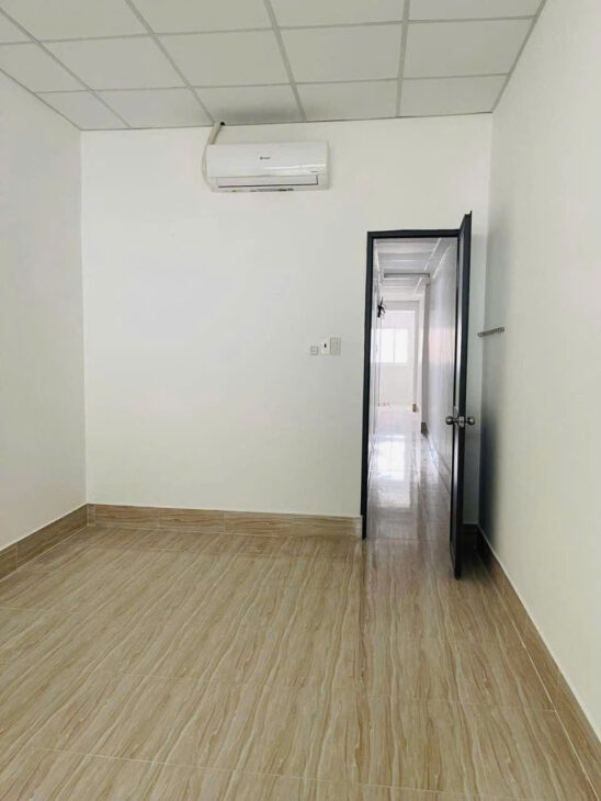 Nhà 5,5 triêụ 3 phòng ngủ gần chợ Trần Việt Châu