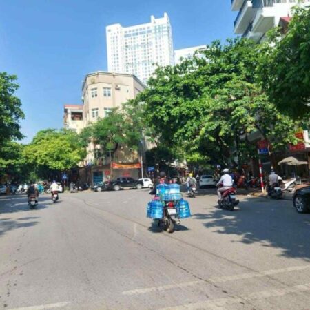 bán nhà mặt phố Ngọc Lâm, 275m, mặt tiền 7m, gần CA phường, cách cầu Chương Dương 300m