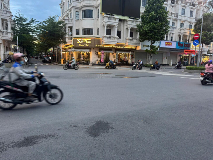 Bán nhà Cityland P10(ngay Lottle).Dt:5x20m.Giá:19.5 tỷ TL.Hđt:40tr/th.Hầm 4 lầu
