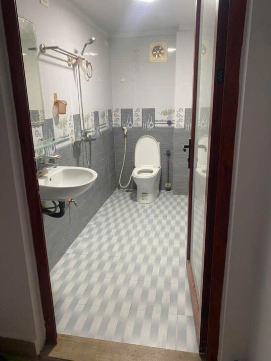 bán nhà 4 tầng trung tâm trần hưng đạo ngay gần cf cộng, đường oto thông rộng, 65m2