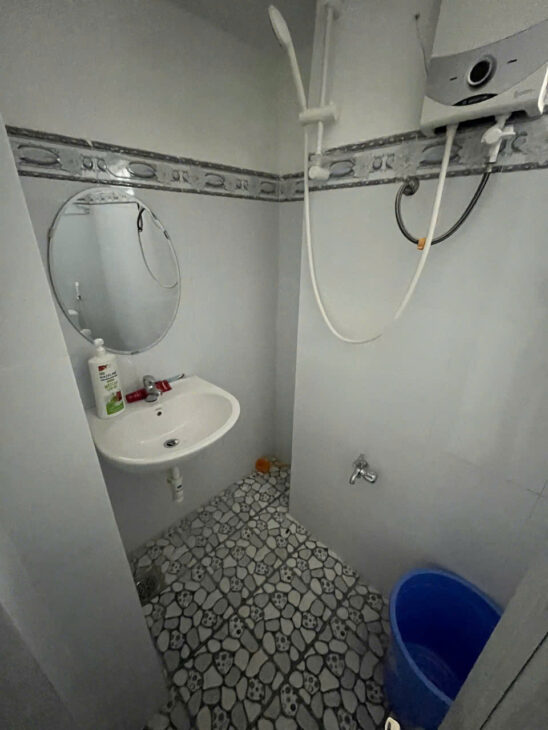 BÁN NHÀ CĂN GÓC CẤP 4 CÓ GÁC LỬNG HẺM Ô TÔ HOÀ TRUNG PHƯỜNG BẮC NHA TRANG