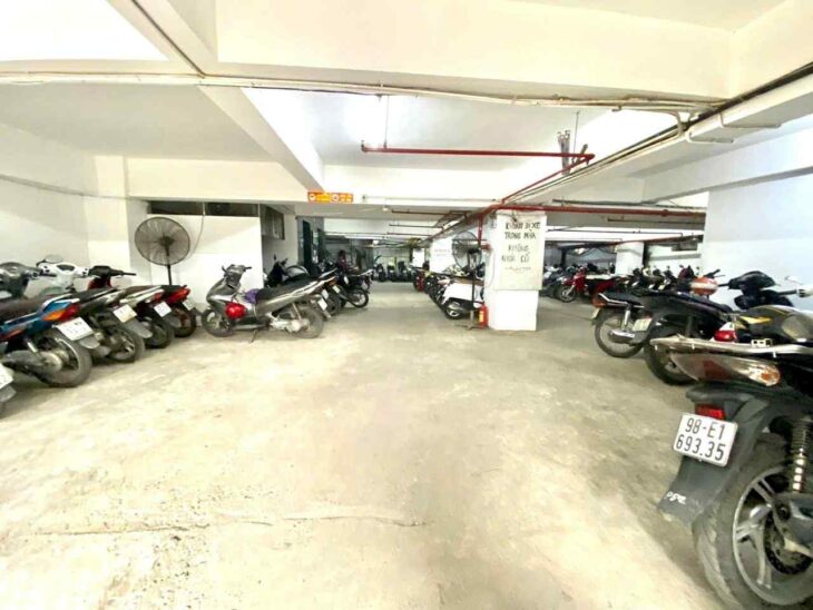 toà nhà thương mại Long Biên, 255m x 8tầng, mặt tiền 18m, dòng tiền 200tr/tháng