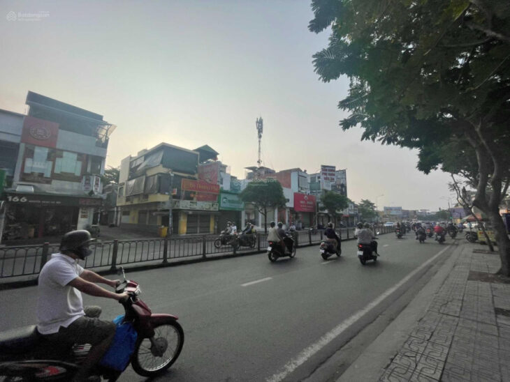 Cho thuê nhà góc 2MT 166 Nguyễn Oanh, Gò Vấp. DT: 4.5x25m, 3 tầng