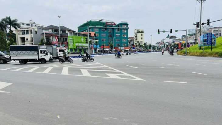 bán nhà lô góc Ngọc Thụy, 90m x 8 tầng,mặt tiền 7.5m, thang máy, vỉa hè, ôtô tránh