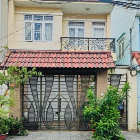 Giảm 2.85 tỷ! Nhà MT 2 tầng HXT 112m2, Vuông – Song Hành Q12