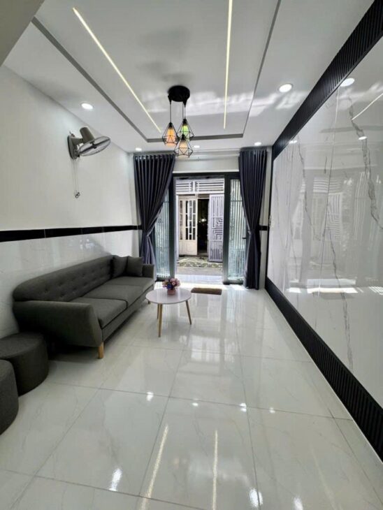 Nhà 2 tầng 32m2, Vuông – Nguyễn Duy Cung QV