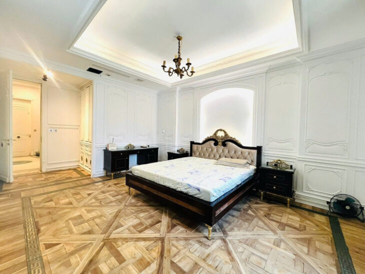 BÁN BIỆT THỰ KĐT THÀNH PHỐ GIAO LƯU – 234M² x 4T THANG MÁY – FULL NỘI THẤT – GẦN HỒ