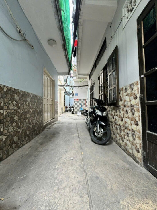 Giảm mạnh 1 tỷ! Nhà Vuông 2 tầng 34m2 sát Lan Anh– CMT8 Q3