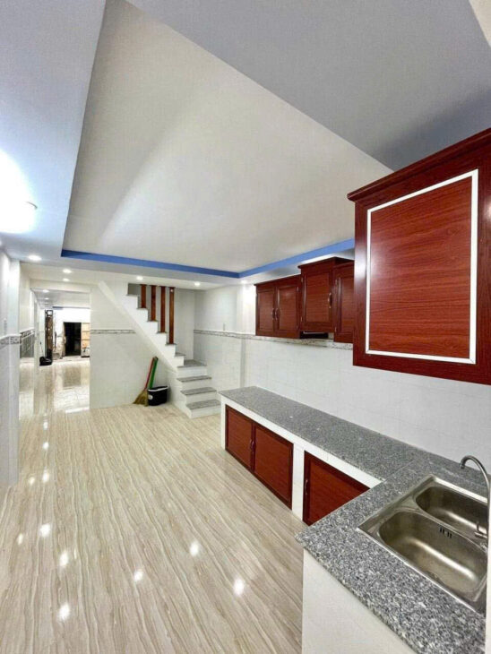 Nhà 5,5 triêụ 3 phòng ngủ gần chợ Trần Việt Châu