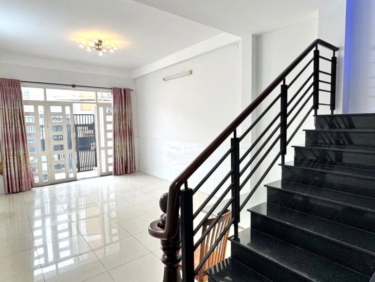 LÊ VĂN LƯƠNG, CHỈ 4,3TỶ, DT 50M2, NHÀ ĐẸP 3 TẦNG, HẺM ÔTÔ KẾ BÊN,GẦN LOTTE