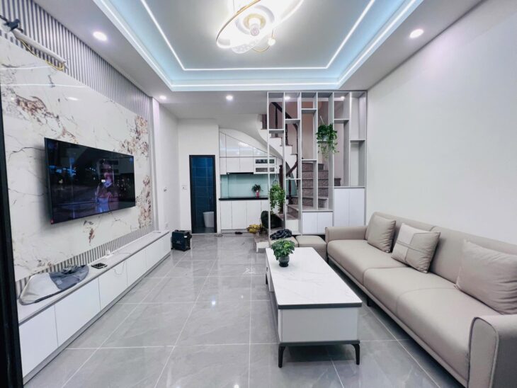 BÁN NHÀ HỒ TÙNG MẬU CẦU GIẤY GẦN PHỐ NGÕ NÔNG NHÀ ĐẸP FULL NỘI THẤT 5 TẦNG 7,5 TỶ