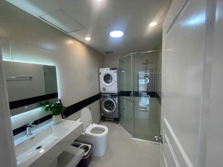 Mình cho thuê nhà đẹp, căn góc, Phố Nguyễn Thị Định, 94m2x 4T vỉa hè 30 Tr