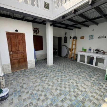 BÁN NHÀ CĂN GÓC CẤP 4 CÓ GÁC LỬNG HẺM Ô TÔ HOÀ TRUNG PHƯỜNG BẮC NHA TRANG