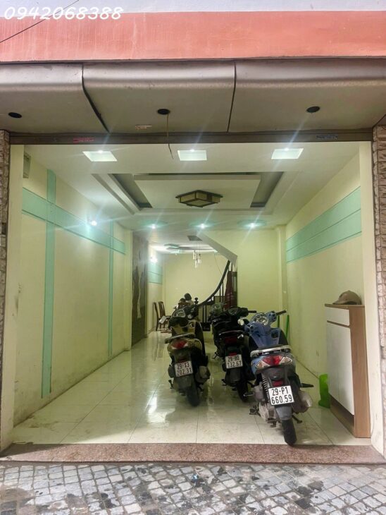 bán gấp nhà Linh Quang, Văn Chương, Đống Đa, 55m2, nhà 5 tầng, oto đậu cửa, kinh doanh cực tốt.