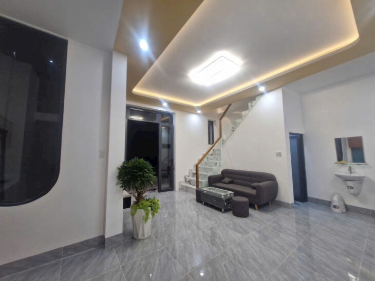 MUA 1 ĐƯỢC 2 – Bán nhà TRỆT LẦU MỚI ĐẸP LỘ Ô TÔ CPXD