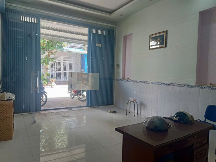 2 – Chủ gởi: Cho thuê nhà trệt lầu 9 triệu mới đẹp Hưng Phú