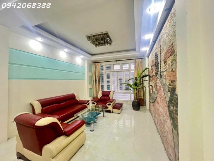 bán gấp nhà Linh Quang, Văn Chương, Đống Đa, 55m2, nhà 5 tầng, oto đậu cửa, kinh doanh cực tốt.