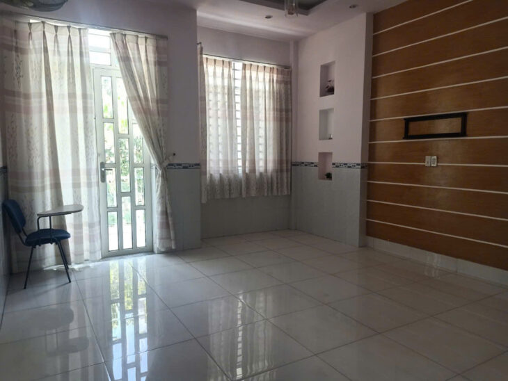 2 – Chủ gởi: Cho thuê nhà trệt lầu 9 triệu mới đẹp Hưng Phú