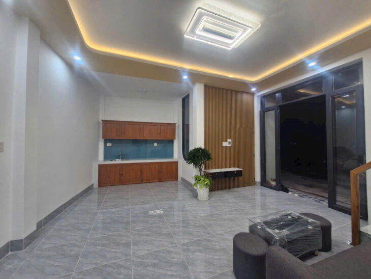 MUA 1 ĐƯỢC 2 – Bán nhà TRỆT LẦU MỚI ĐẸP LỘ Ô TÔ CPXD