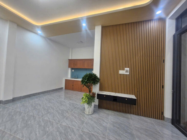 MUA 1 ĐƯỢC 2 – Bán nhà TRỆT LẦU MỚI ĐẸP LỘ Ô TÔ CPXD
