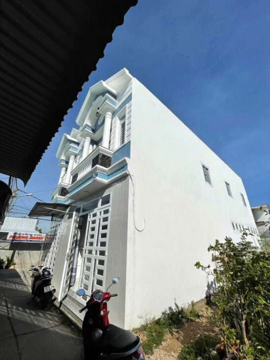 NHÀ MỚI ĐẸP – HOÀN CÔNG – NẰM KẾ ĐẠI HỌC CN