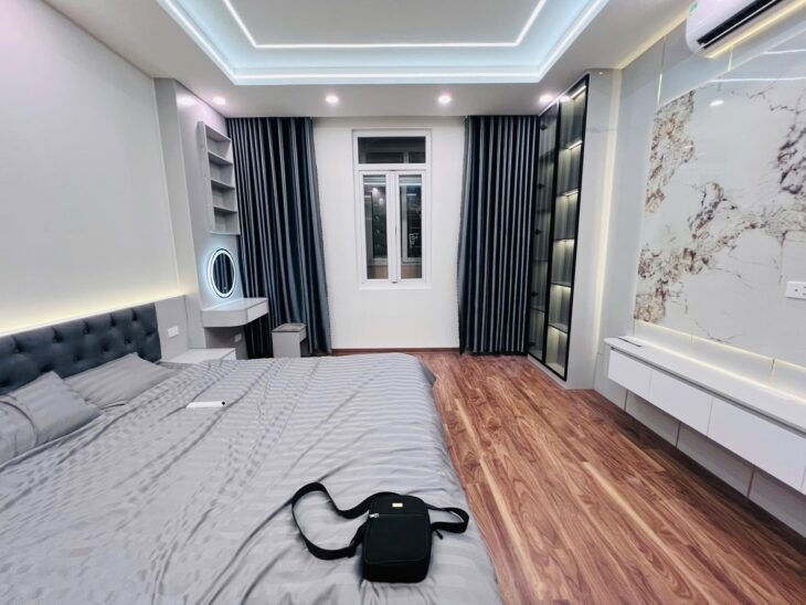 BÁN NHÀ HỒ TÙNG MẬU CẦU GIẤY GẦN PHỐ NGÕ NÔNG NHÀ ĐẸP FULL NỘI THẤT 5 TẦNG 7,5 TỶ